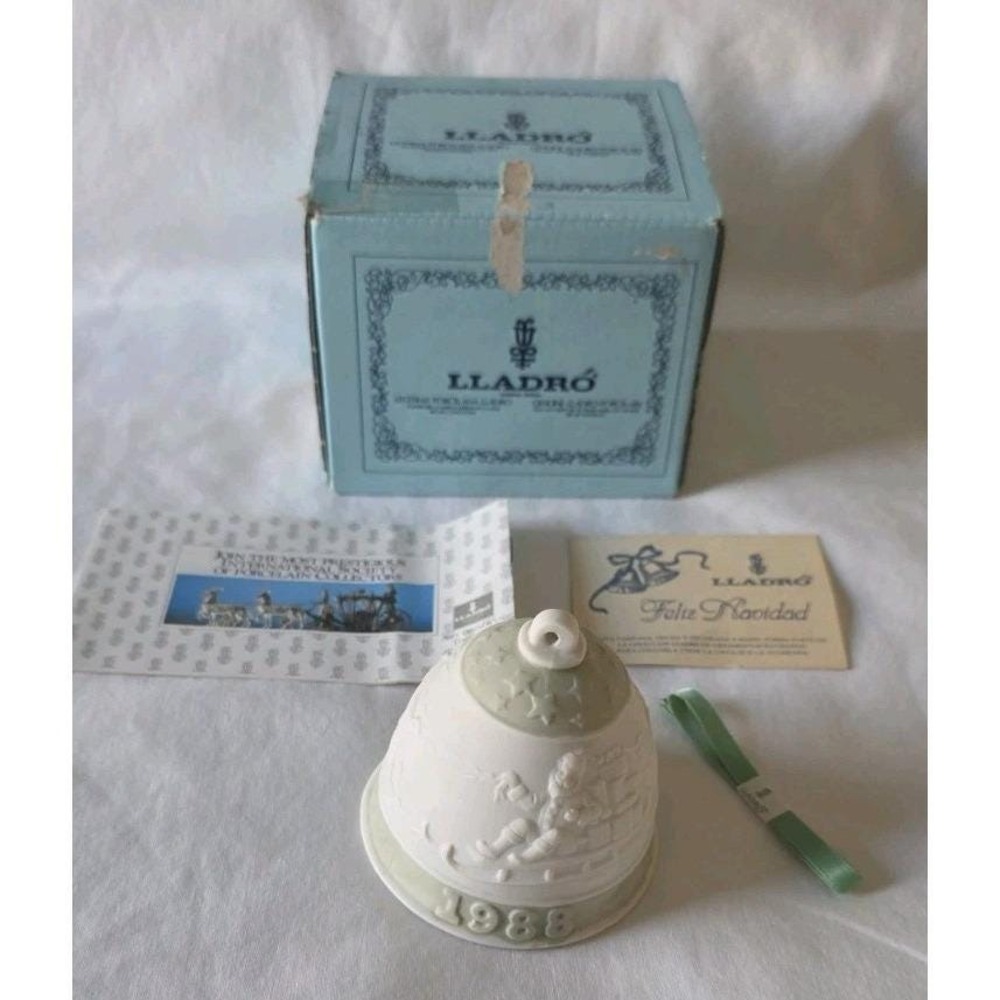 Vintage 1988 Lladro Campanita Navidad Christmas Bell Ornament 5.525